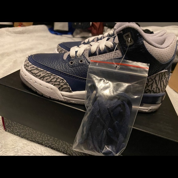 Jordan 3 Retro Georgetown - Picture 4 of 8